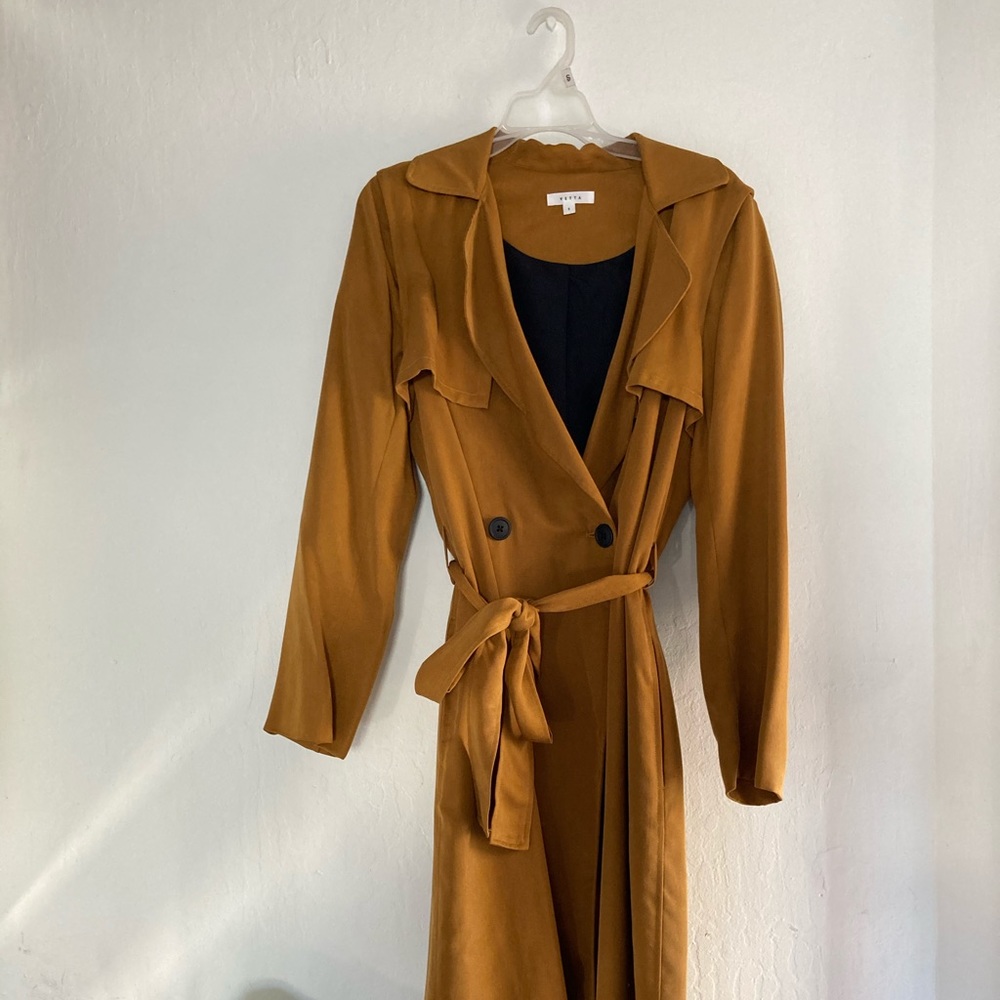 VETTA Tan Trench Coat